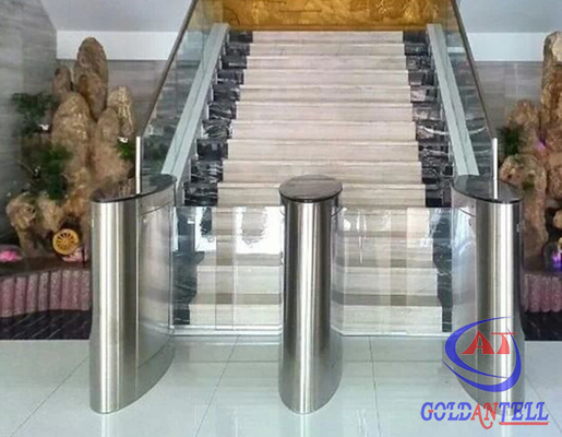 De Streepjescodecontrole van de geschiktheidsclub in Turnstile van de Snelheidspoort, Turnstile van de Bureauschommeling